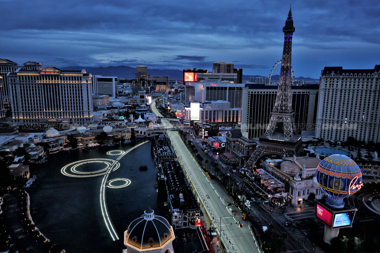 GP LAS VEGAS, Andrea Kimi Antonelli (ITA) Mercedes AMG F1 W16.

20.11.2025. Formula 1 World Championship, Rd 22, Las Vegas Grand Prix, Las Vegas, Nevada, USA, Practice Day

- www.xpbimages.com, EMail: requests@xpbimages.com © Copyright: Moy / XPB Images