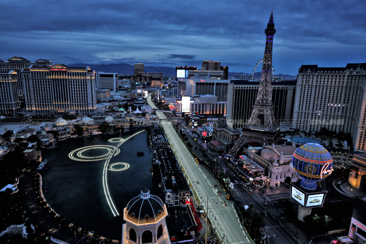 GP LAS VEGAS, Carlos Sainz (ESP) Atlassian Williams Racing FW47.
20.11.2025. Formula 1 World Championship, Rd 22, Las Vegas Grand Prix, Las Vegas, Nevada, USA, Practice Day
- www.xpbimages.com, EMail: requests@xpbimages.com © Copyright: Moy / XPB Images