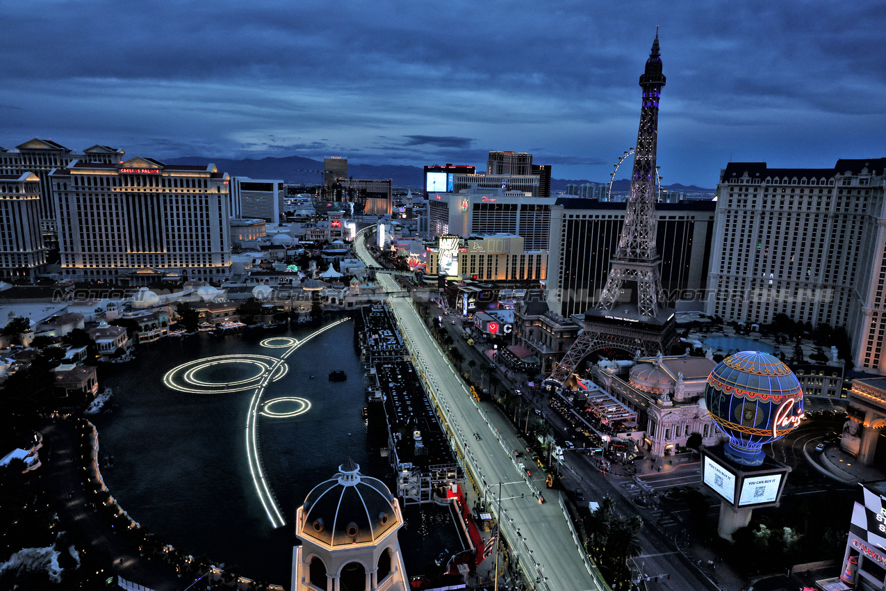 GP LAS VEGAS, Alexander Albon (THA) Atlassian Williams Racing FW47.

20.11.2025. Formula 1 World Championship, Rd 22, Las Vegas Grand Prix, Las Vegas, Nevada, USA, Practice Day

- www.xpbimages.com, EMail: requests@xpbimages.com © Copyright: Moy / XPB Images