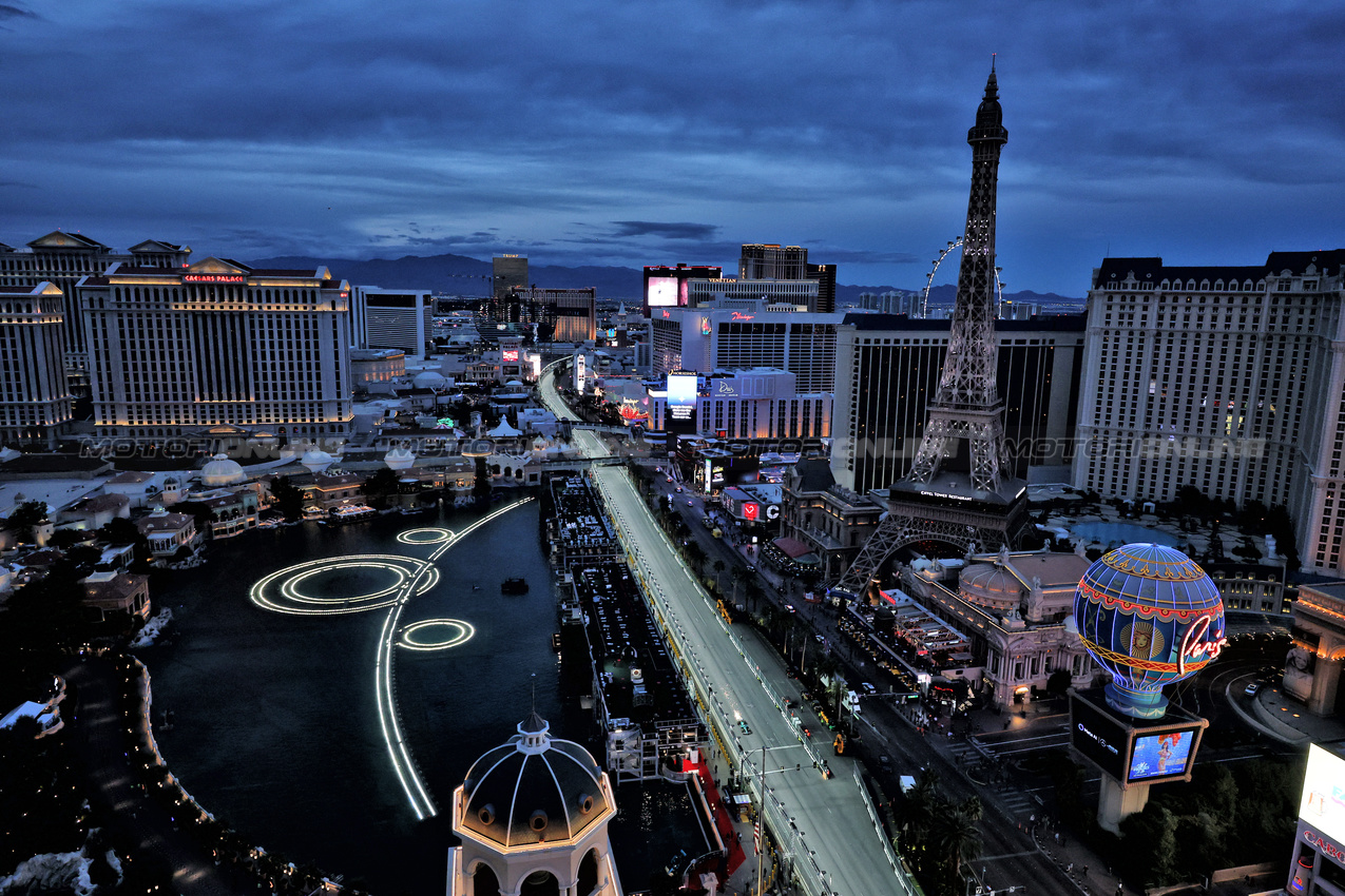 GP LAS VEGAS, Fernando Alonso (ESP) Aston Martin F1 Team AMR25.

20.11.2025. Formula 1 World Championship, Rd 22, Las Vegas Grand Prix, Las Vegas, Nevada, USA, Practice Day

- www.xpbimages.com, EMail: requests@xpbimages.com © Copyright: Moy / XPB Images