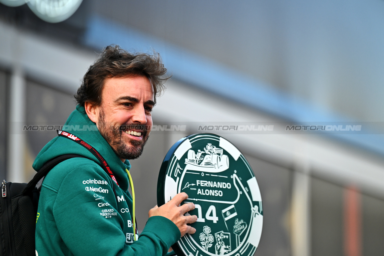 GP LAS VEGAS, Fernando Alonso (ESP) Aston Martin F1 Team.

20.11.2025. Formula 1 World Championship, Rd 22, Las Vegas Grand Prix, Las Vegas, Nevada, USA, Practice Day

- www.xpbimages.com, EMail: requests@xpbimages.com © Copyright: Price	/ XPB Images