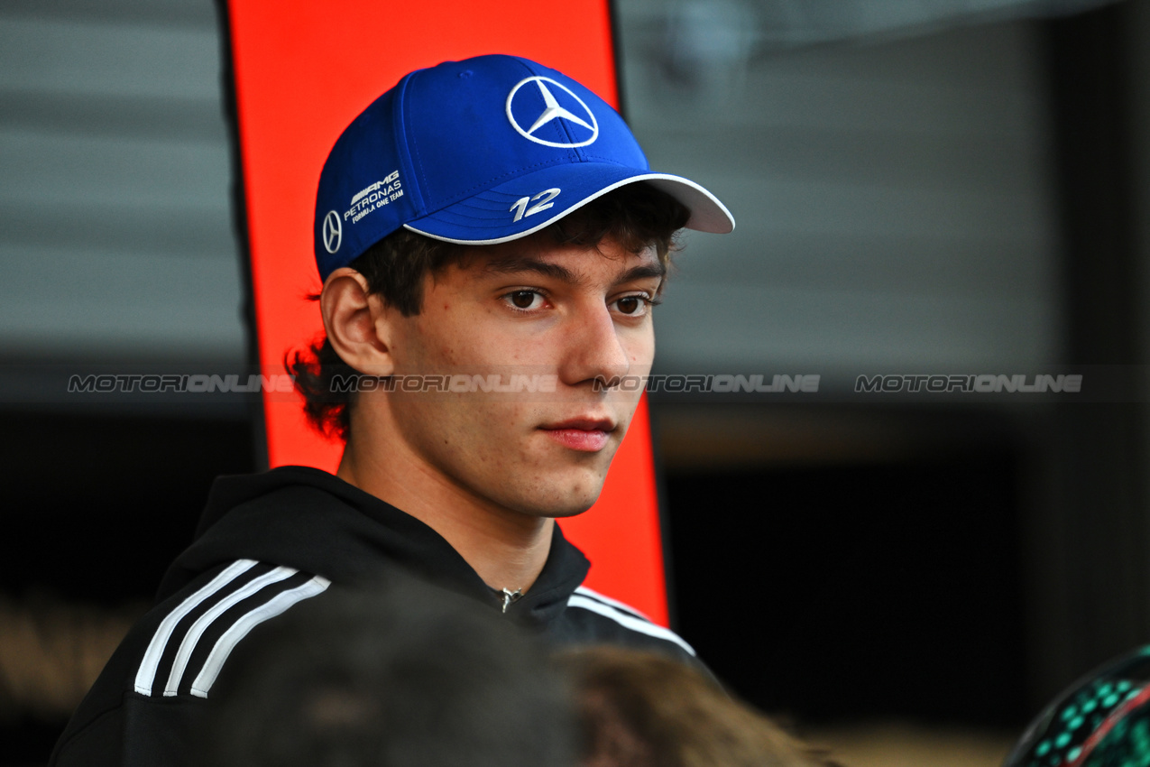 GP LAS VEGAS, Andrea Kimi Antonelli (ITA) Mercedes AMG F1.

20.11.2025. Formula 1 World Championship, Rd 22, Las Vegas Grand Prix, Las Vegas, Nevada, USA, Practice Day

- www.xpbimages.com, EMail: requests@xpbimages.com © Copyright: Price	/ XPB Images