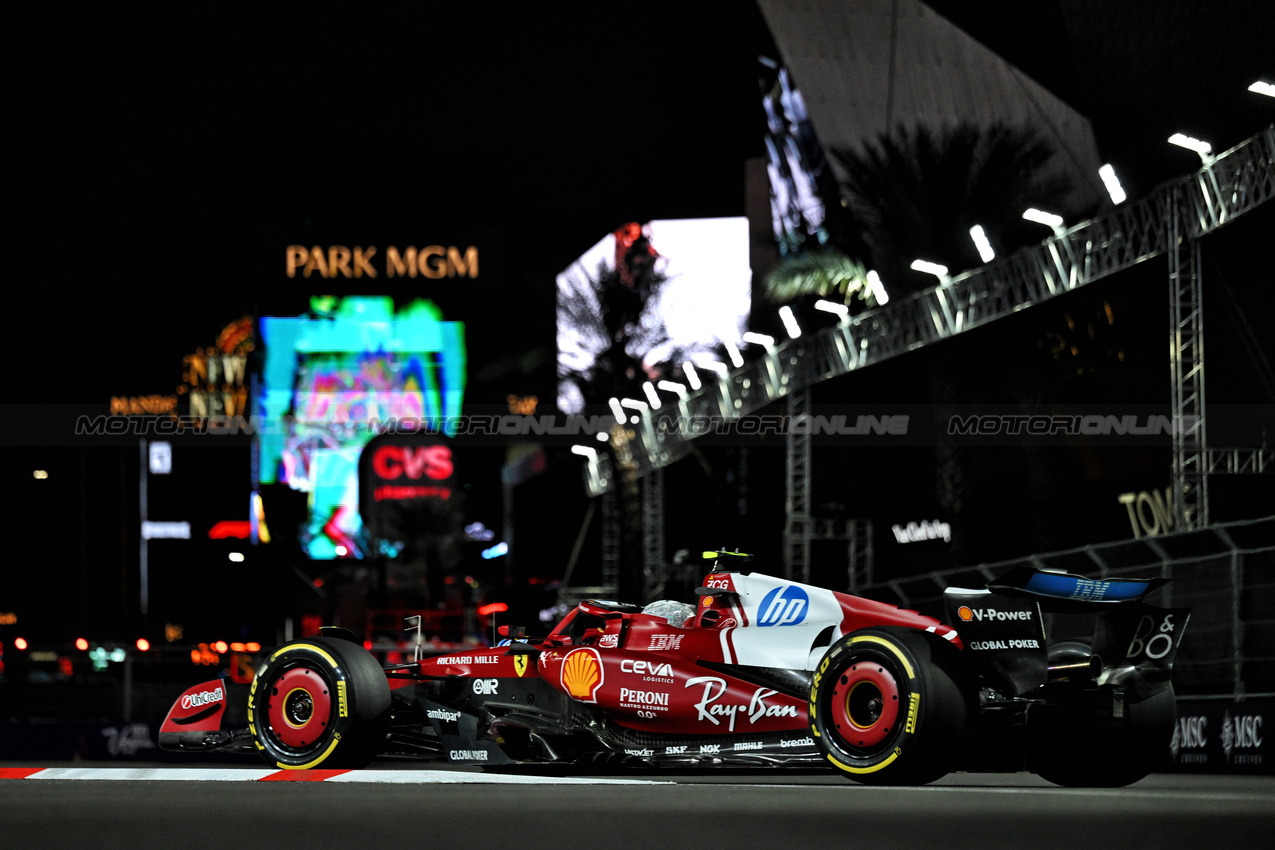 GP LAS VEGAS, Lewis Hamilton (GBR) Ferrari SF-25.
20.11.2025. Formula 1 World Championship, Rd 22, Las Vegas Grand Prix, Las Vegas, Nevada, USA, Practice Day
- www.xpbimages.com, EMail: requests@xpbimages.com © Copyright: Price / XPB Images
