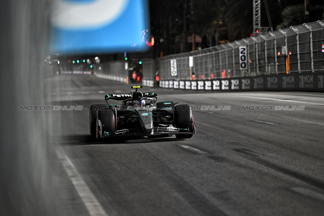 GP LAS VEGAS, Andrea Kimi Antonelli (ITA) Mercedes AMG F1 W16.

20.11.2025. Formula 1 World Championship, Rd 22, Las Vegas Grand Prix, Las Vegas, Nevada, USA, Practice Day

- www.xpbimages.com, EMail: requests@xpbimages.com © Copyright: Price	/ XPB Images