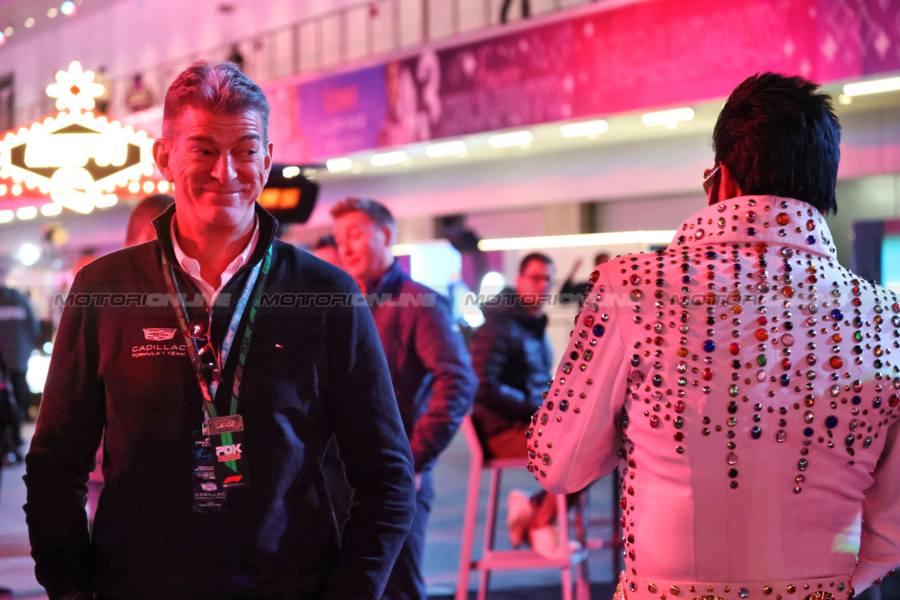 GP LAS VEGAS, Graeme Lowdon (GBR) Cadillac Formula 1 Team, Team Principal.
20.11.2025. Formula 1 World Championship, Rd 22, Las Vegas Grand Prix, Las Vegas, Nevada, USA, Practice Day
- www.xpbimages.com, EMail: requests@xpbimages.com © Copyright: Batchelor / XPB Images