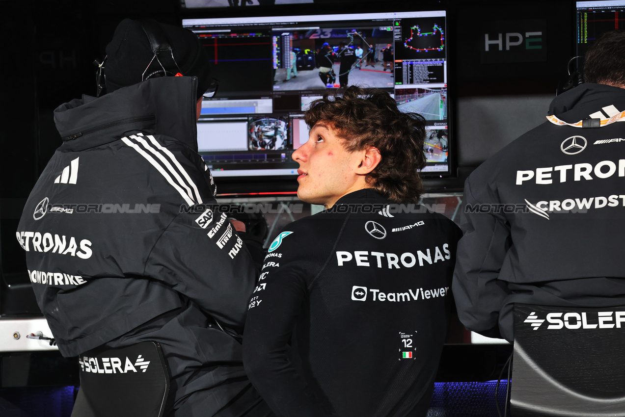 GP LAS VEGAS, Andrea Kimi Antonelli (ITA) Mercedes AMG F1.
20.11.2025. Formula 1 World Championship, Rd 22, Las Vegas Grand Prix, Las Vegas, Nevada, USA, Practice Day
- www.xpbimages.com, EMail: requests@xpbimages.com © Copyright: Batchelor / XPB Images