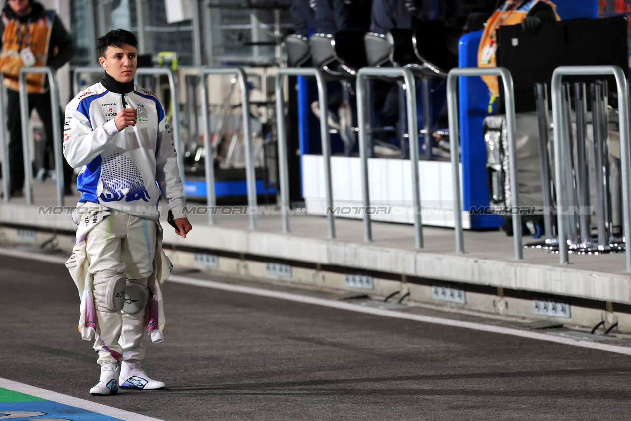 GP LAS VEGAS, Isack Hadjar (FRA) Racing Bulls.
20.11.2025. Formula 1 World Championship, Rd 22, Las Vegas Grand Prix, Las Vegas, Nevada, USA, Practice Day
- www.xpbimages.com, EMail: requests@xpbimages.com © Copyright: Batchelor / XPB Images