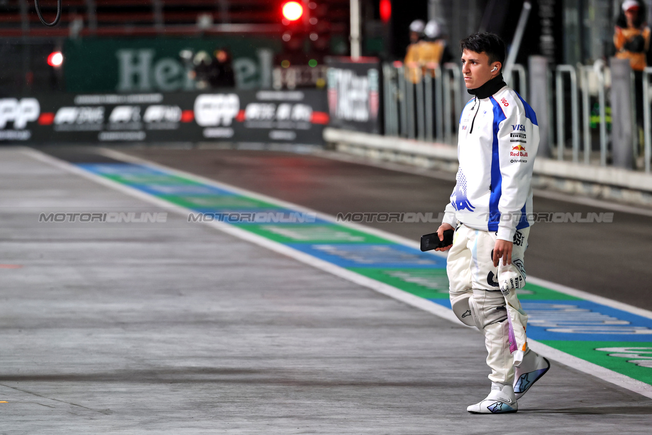 GP LAS VEGAS, Isack Hadjar (FRA) Racing Bulls.
20.11.2025. Formula 1 World Championship, Rd 22, Las Vegas Grand Prix, Las Vegas, Nevada, USA, Practice Day
- www.xpbimages.com, EMail: requests@xpbimages.com © Copyright: Batchelor / XPB Images