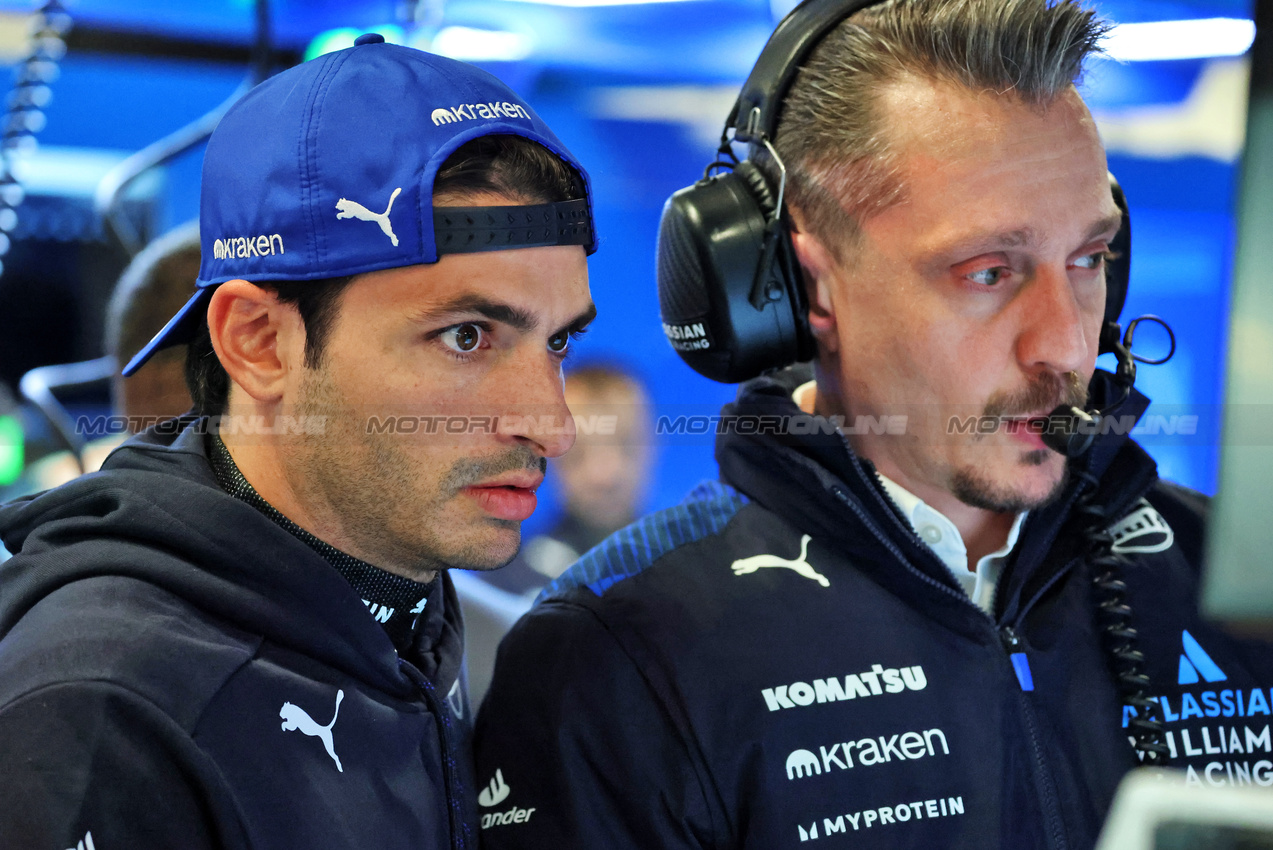 GP LAS VEGAS, Carlos Sainz (ESP) Atlassian Williams Racing.

20.11.2025. Formula 1 World Championship, Rd 22, Las Vegas Grand Prix, Las Vegas, Nevada, USA, Practice Day

- www.xpbimages.com, EMail: requests@xpbimages.com © Copyright: Batchelor / XPB Images