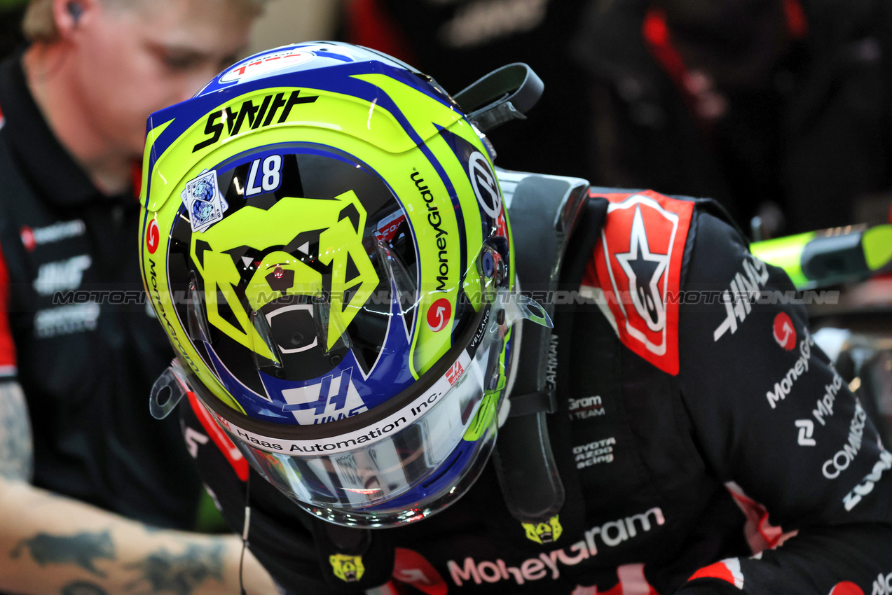 GP LAS VEGAS, Oliver Bearman (GBR) Haas F1 Team.
20.11.2025. Formula 1 World Championship, Rd 22, Las Vegas Grand Prix, Las Vegas, Nevada, USA, Practice Day
- www.xpbimages.com, EMail: requests@xpbimages.com © Copyright: Batchelor / XPB Images