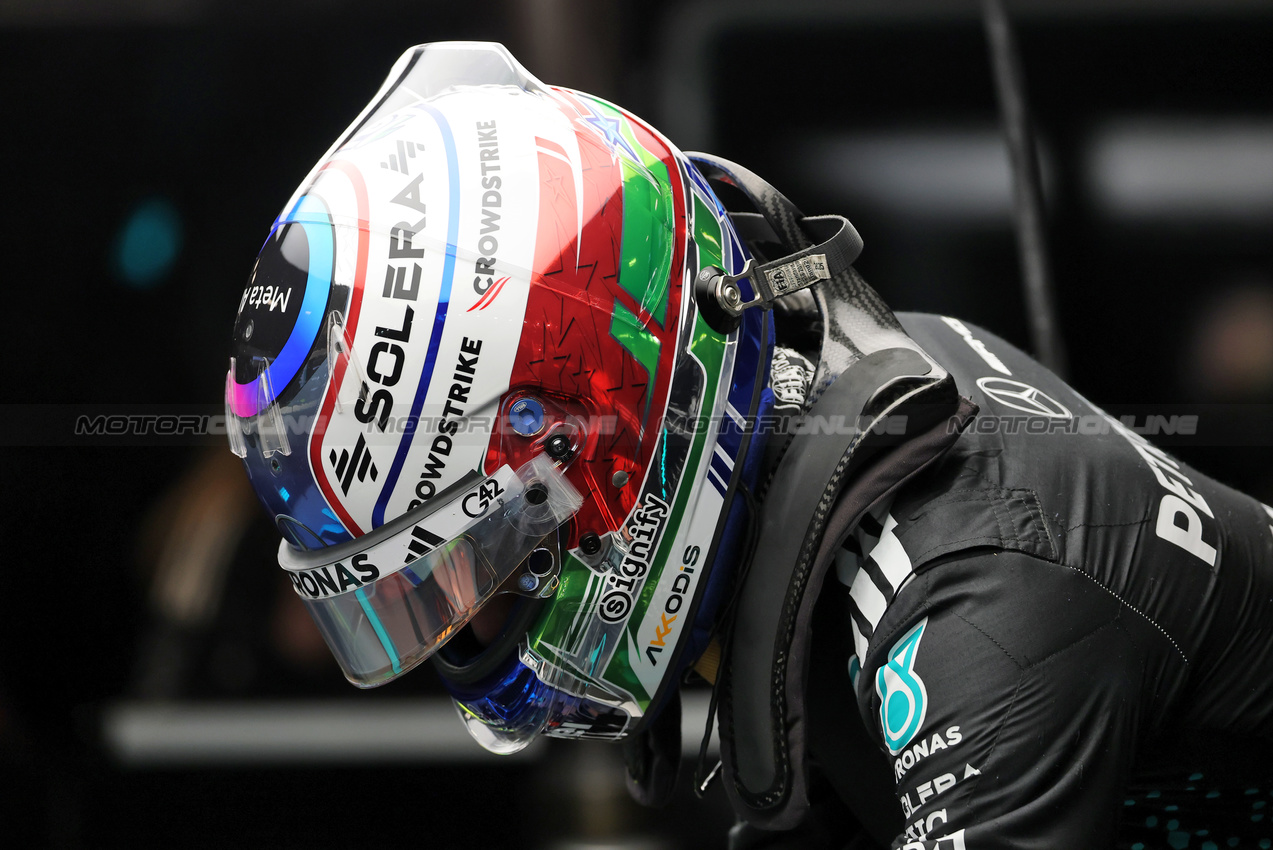 GP LAS VEGAS, Andrea Kimi Antonelli (ITA) Mercedes AMG F1 W16.

20.11.2025. Formula 1 World Championship, Rd 22, Las Vegas Grand Prix, Las Vegas, Nevada, USA, Practice Day

- www.xpbimages.com, EMail: requests@xpbimages.com © Copyright: Batchelor / XPB Images