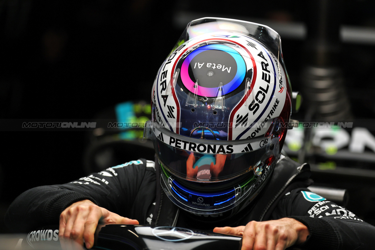 GP LAS VEGAS, Andrea Kimi Antonelli (ITA) Mercedes AMG F1 W16.

20.11.2025. Formula 1 World Championship, Rd 22, Las Vegas Grand Prix, Las Vegas, Nevada, USA, Practice Day

- www.xpbimages.com, EMail: requests@xpbimages.com © Copyright: Batchelor / XPB Images