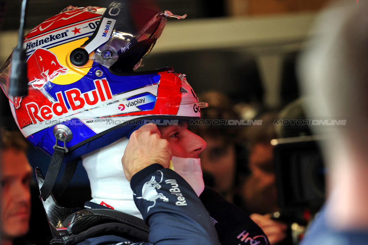 GP LAS VEGAS, Max Verstappen (NLD) Red Bull Racing.

20.11.2025. Formula 1 World Championship, Rd 22, Las Vegas Grand Prix, Las Vegas, Nevada, USA, Practice Day

- www.xpbimages.com, EMail: requests@xpbimages.com © Copyright: Batchelor / XPB Images