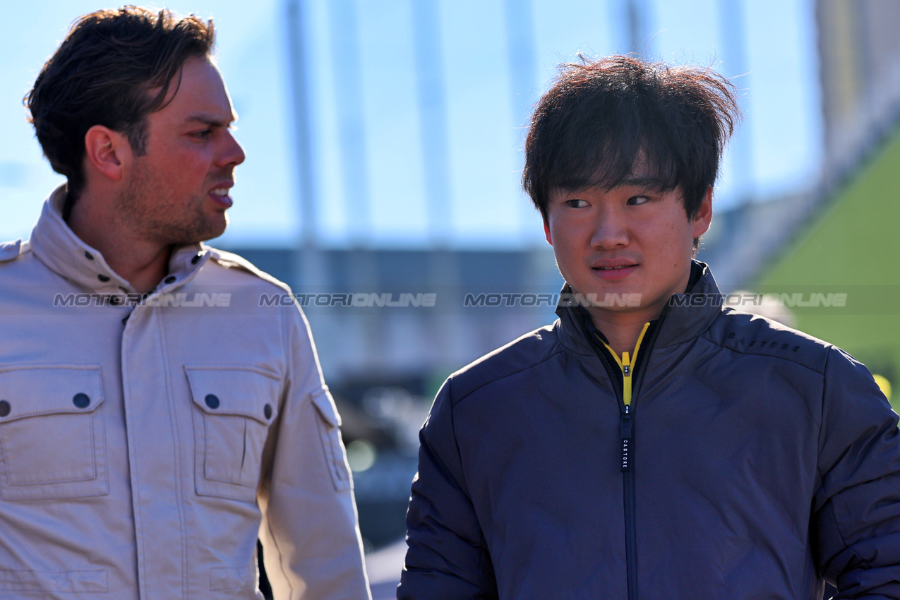 GP LAS VEGAS, Yuki Tsunoda (JPN) Red Bull Racing.
20.11.2025. Formula 1 World Championship, Rd 22, Las Vegas Grand Prix, Las Vegas, Nevada, USA, Practice Day
- www.xpbimages.com, EMail: requests@xpbimages.com © Copyright: Batchelor / XPB Images