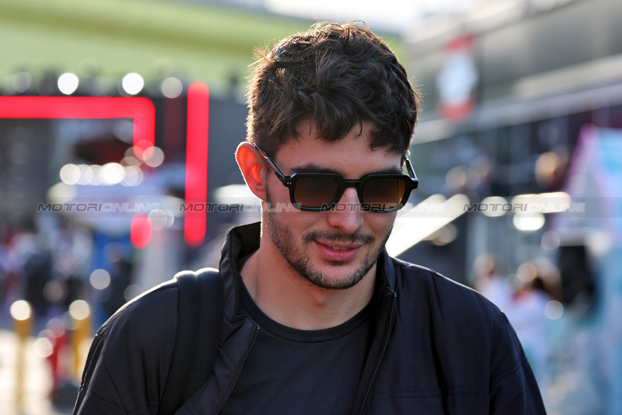GP LAS VEGAS, Esteban Ocon (FRA) Haas F1 Team.

20.11.2025. Formula 1 World Championship, Rd 22, Las Vegas Grand Prix, Las Vegas, Nevada, USA, Practice Day

- www.xpbimages.com, EMail: requests@xpbimages.com © Copyright: Moy / XPB Images