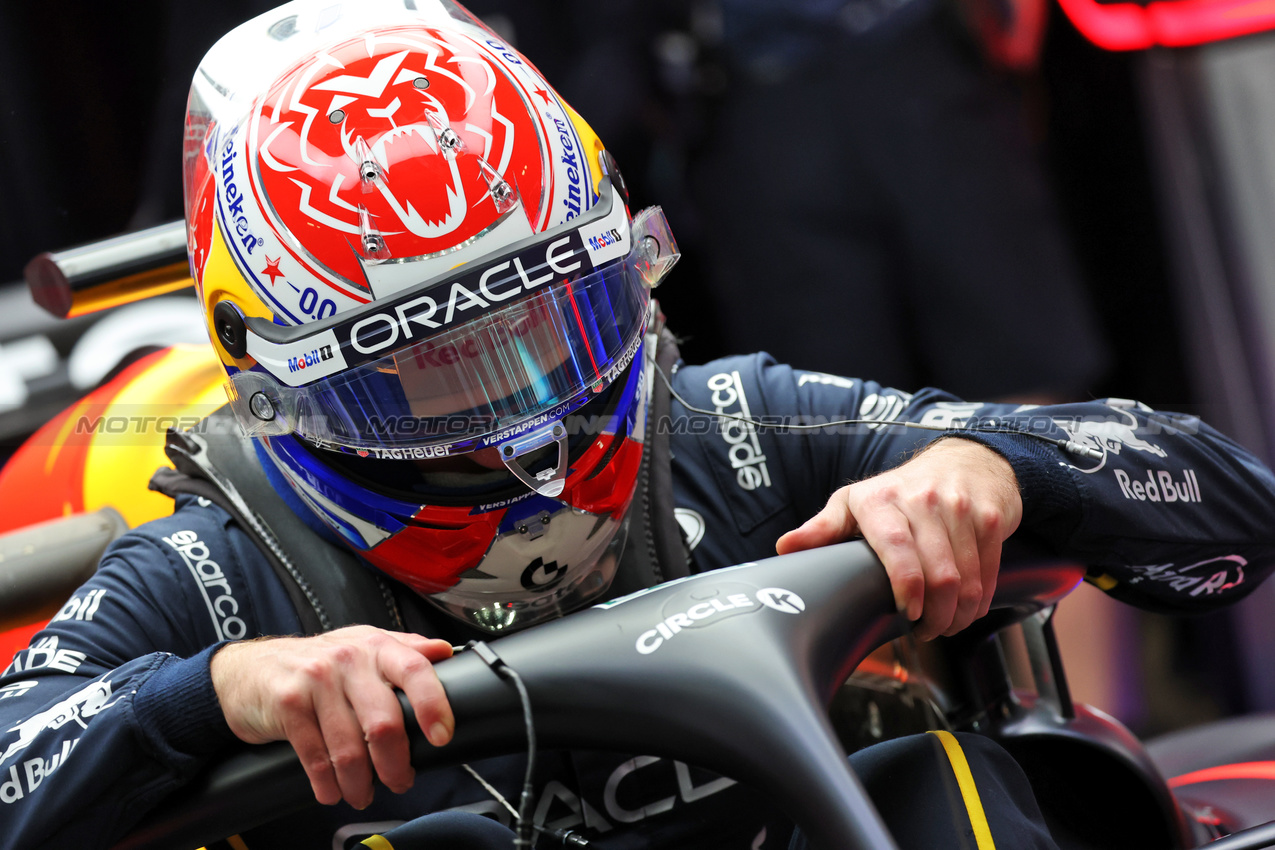 GP LAS VEGAS, Max Verstappen (NLD) Red Bull Racing RB21.

20.11.2025. Formula 1 World Championship, Rd 22, Las Vegas Grand Prix, Las Vegas, Nevada, USA, Practice Day

- www.xpbimages.com, EMail: requests@xpbimages.com © Copyright: Batchelor / XPB Images