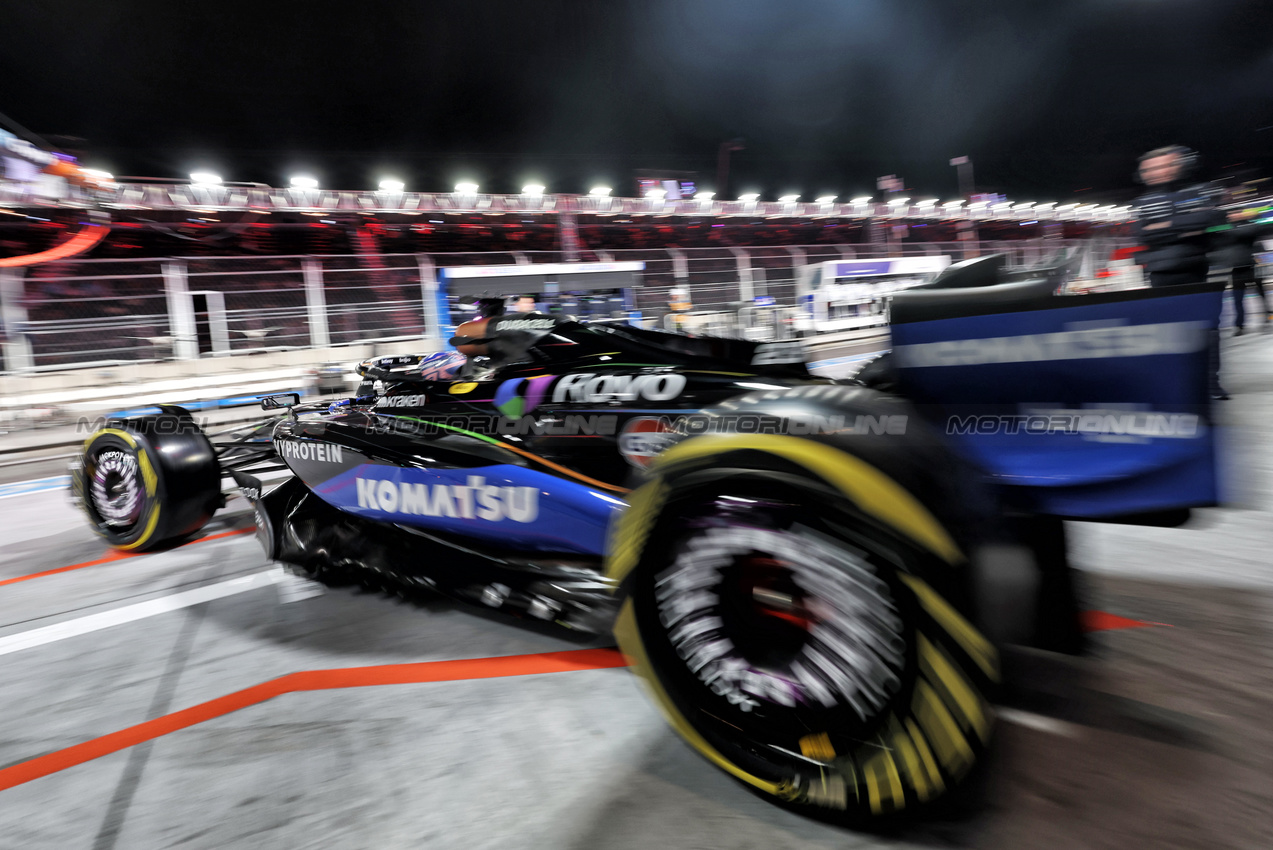 GP LAS VEGAS, Alexander Albon (THA) Atlassian Williams Racing FW47 leaves the pits.

20.11.2025. Formula 1 World Championship, Rd 22, Las Vegas Grand Prix, Las Vegas, Nevada, USA, Practice Day

- www.xpbimages.com, EMail: requests@xpbimages.com © Copyright: Bearne / XPB Images