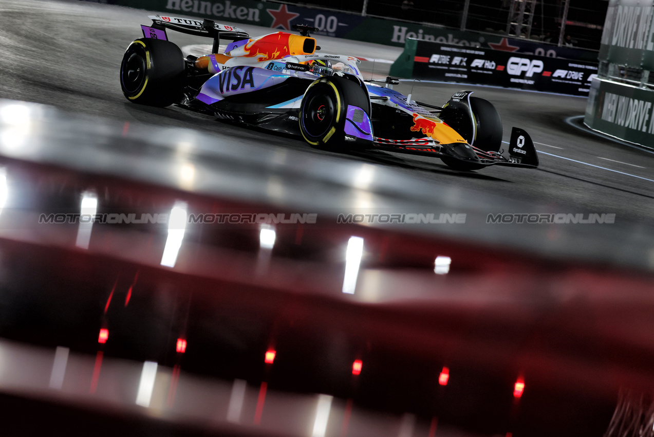 GP LAS VEGAS, Isack Hadjar (FRA) Racing Bulls VCARB 02.
20.11.2025. Formula 1 World Championship, Rd 22, Las Vegas Grand Prix, Las Vegas, Nevada, USA, Practice Day
- www.xpbimages.com, EMail: requests@xpbimages.com © Copyright: Charniaux / XPB Images