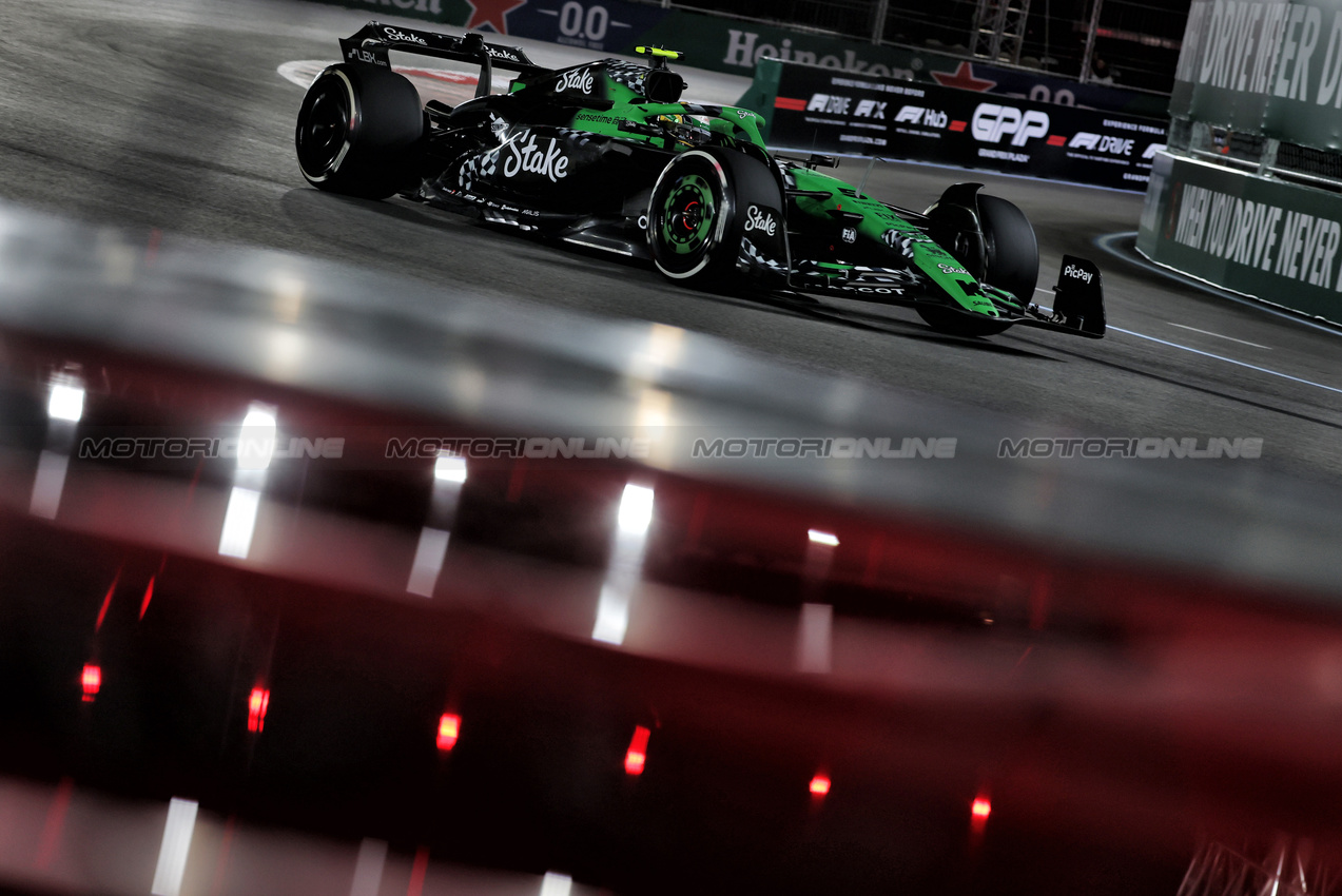GP LAS VEGAS, Gabriel Bortoleto (BRA) Sauber C45.
20.11.2025. Formula 1 World Championship, Rd 22, Las Vegas Grand Prix, Las Vegas, Nevada, USA, Practice Day
- www.xpbimages.com, EMail: requests@xpbimages.com © Copyright: Charniaux / XPB Images
