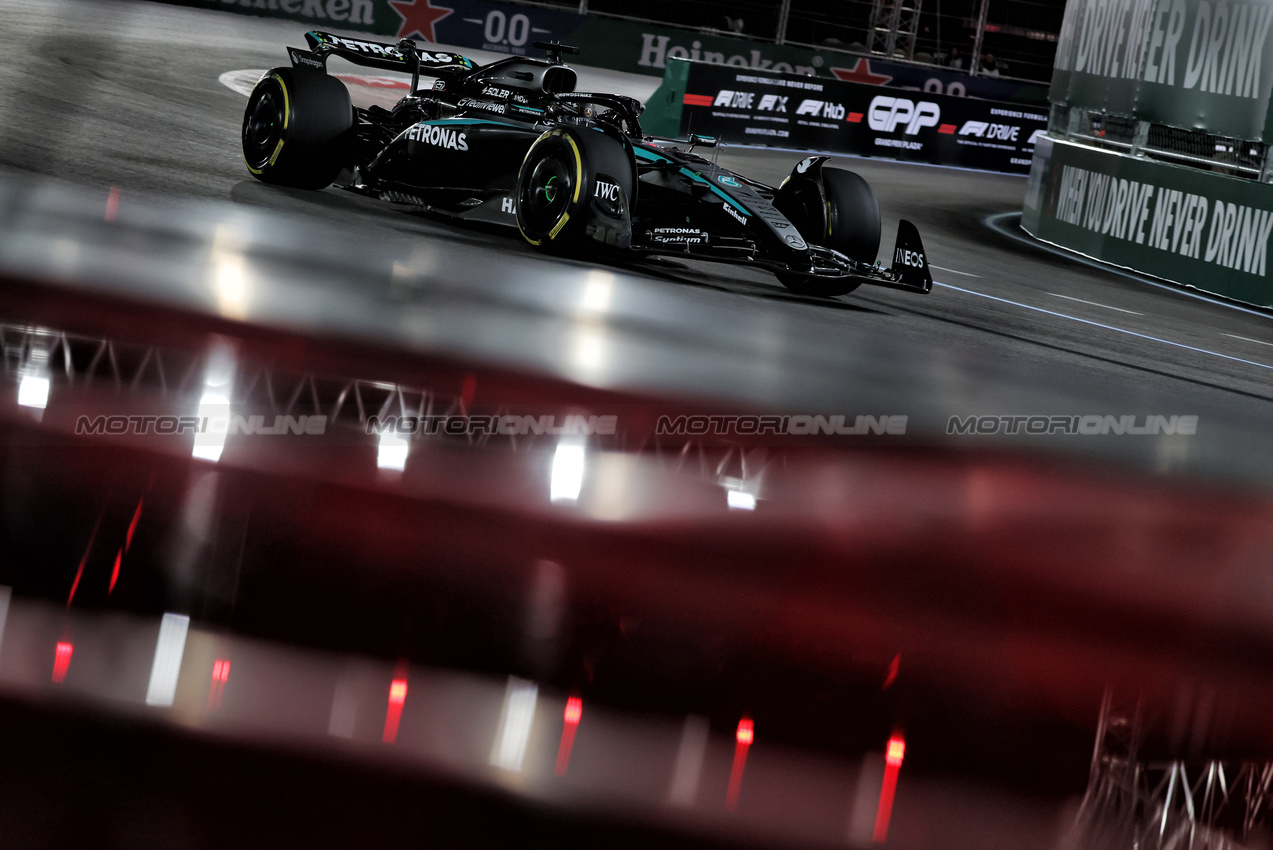 GP LAS VEGAS, George Russell (GBR) Mercedes AMG F1 W16.

20.11.2025. Formula 1 World Championship, Rd 22, Las Vegas Grand Prix, Las Vegas, Nevada, USA, Practice Day

- www.xpbimages.com, EMail: requests@xpbimages.com © Copyright: Charniaux / XPB Images