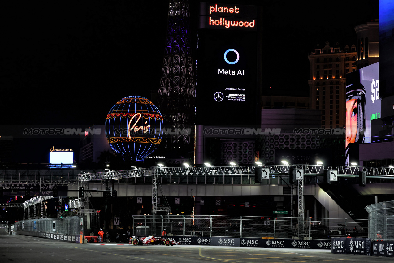 GP LAS VEGAS, Lewis Hamilton (GBR) Ferrari SF-25.

20.11.2025. Formula 1 World Championship, Rd 22, Las Vegas Grand Prix, Las Vegas, Nevada, USA, Practice Day

- www.xpbimages.com, EMail: requests@xpbimages.com © Copyright: Moy / XPB Images
