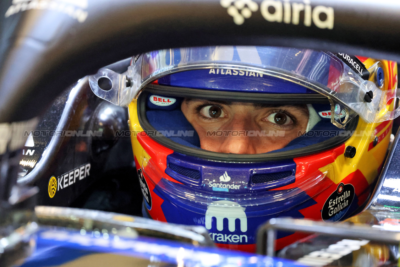 GP LAS VEGAS, Carlos Sainz (ESP) Atlassian Williams Racing FW47.

20.11.2025. Formula 1 World Championship, Rd 22, Las Vegas Grand Prix, Las Vegas, Nevada, USA, Practice Day

- www.xpbimages.com, EMail: requests@xpbimages.com © Copyright: Batchelor / XPB Images