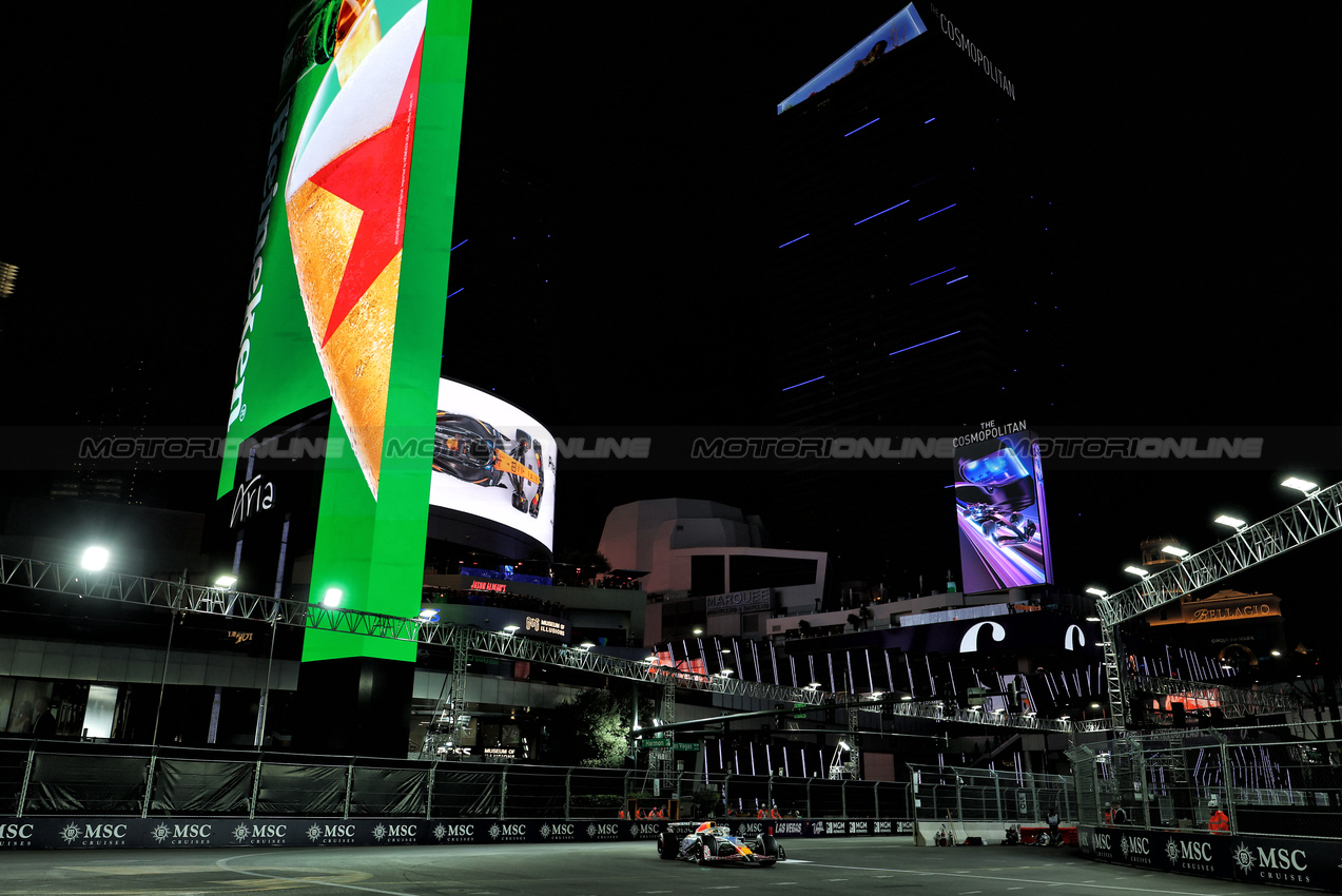 GP LAS VEGAS, Isack Hadjar (FRA) Racing Bulls VCARB 02.
20.11.2025. Formula 1 World Championship, Rd 22, Las Vegas Grand Prix, Las Vegas, Nevada, USA, Practice Day
- www.xpbimages.com, EMail: requests@xpbimages.com © Copyright: Moy / XPB Images