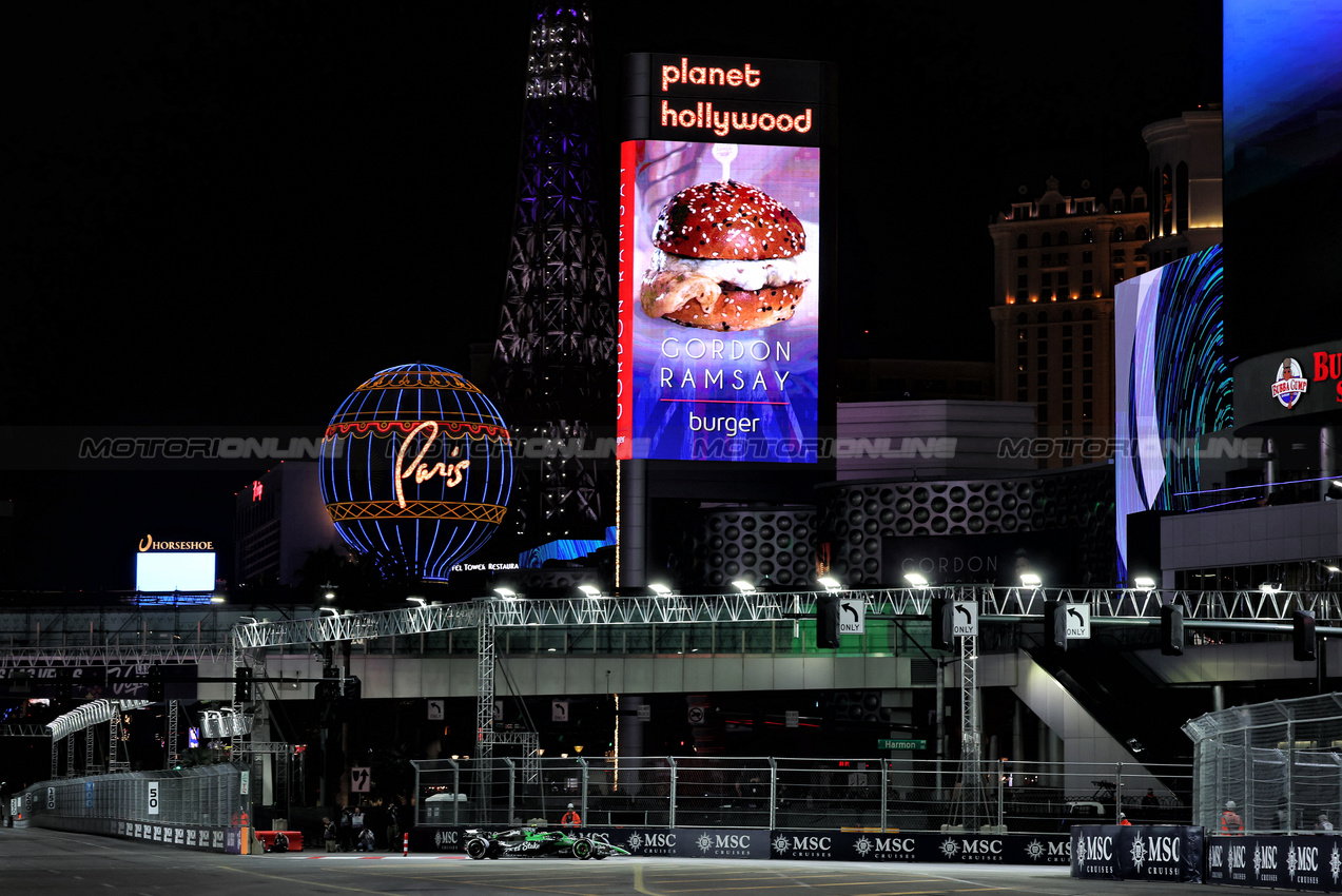 GP LAS VEGAS, Gabriel Bortoleto (BRA) Sauber C45.

20.11.2025. Formula 1 World Championship, Rd 22, Las Vegas Grand Prix, Las Vegas, Nevada, USA, Practice Day

- www.xpbimages.com, EMail: requests@xpbimages.com © Copyright: Moy / XPB Images
