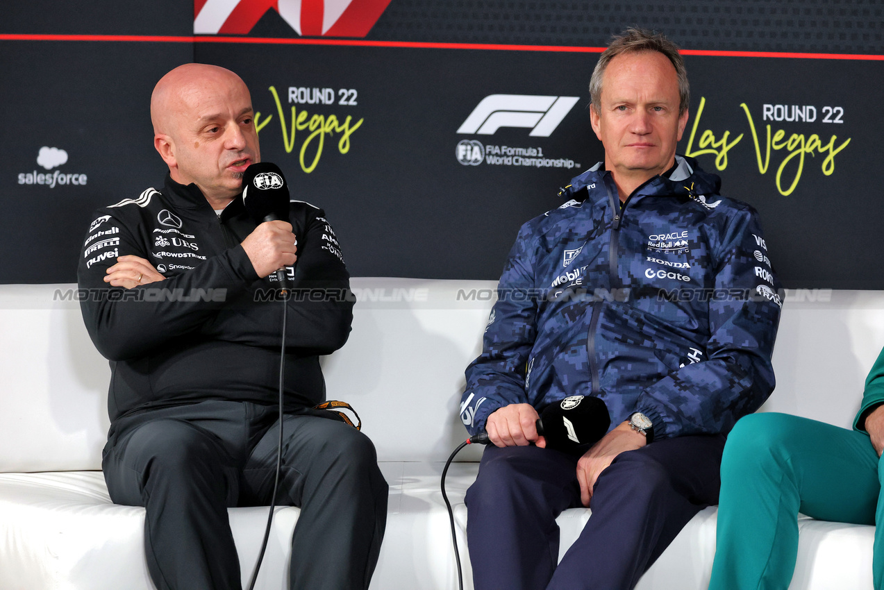 GP LAS VEGAS, (L to R): Simone Resta (ITA) Mercedes AMG F1 Strategic Development Director e Paul Monaghan (GBR) Red Bull Racing Chief Engineer in the FIA Press Conference.
20.11.2025. Formula 1 World Championship, Rd 22, Las Vegas Grand Prix, Las Vegas, Nevada, USA, Practice Day
- www.xpbimages.com, EMail: requests@xpbimages.com © Copyright: Moy / XPB Images