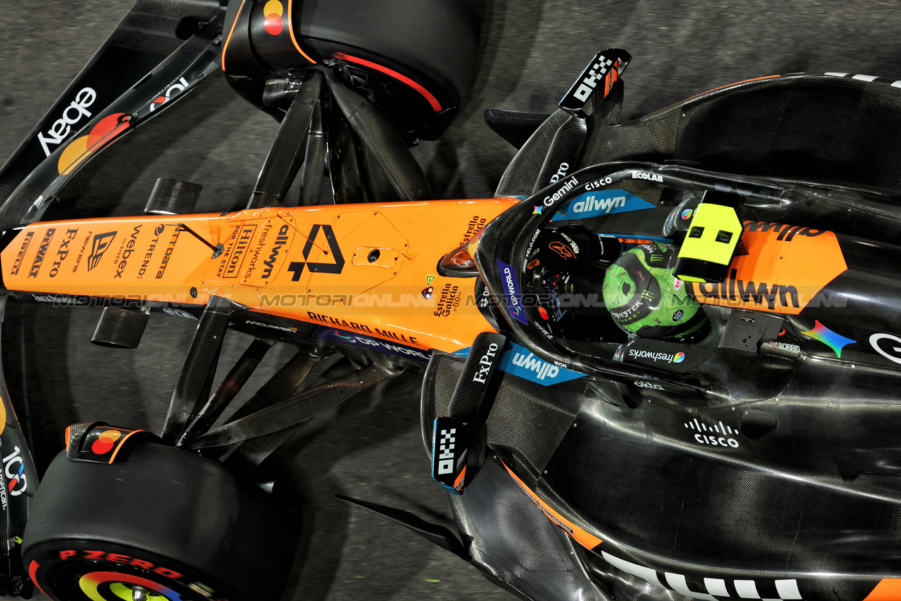 GP LAS VEGAS, Lando Norris (GBR) McLaren MCL39.
20.11.2025. Formula 1 World Championship, Rd 22, Las Vegas Grand Prix, Las Vegas, Nevada, USA, Practice Day
- www.xpbimages.com, EMail: requests@xpbimages.com © Copyright: Bearne / XPB Images