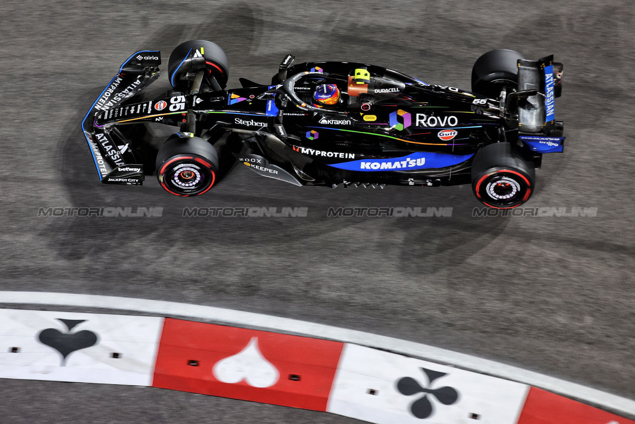 GP LAS VEGAS, Carlos Sainz (ESP) Atlassian Williams Racing FW47.

20.11.2025. Formula 1 World Championship, Rd 22, Las Vegas Grand Prix, Las Vegas, Nevada, USA, Practice Day

- www.xpbimages.com, EMail: requests@xpbimages.com © Copyright: Bearne / XPB Images