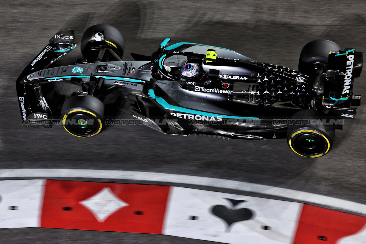 GP LAS VEGAS, Andrea Kimi Antonelli (ITA) Mercedes AMG F1 W16.
20.11.2025. Formula 1 World Championship, Rd 22, Las Vegas Grand Prix, Las Vegas, Nevada, USA, Practice Day
- www.xpbimages.com, EMail: requests@xpbimages.com © Copyright: Bearne / XPB Images