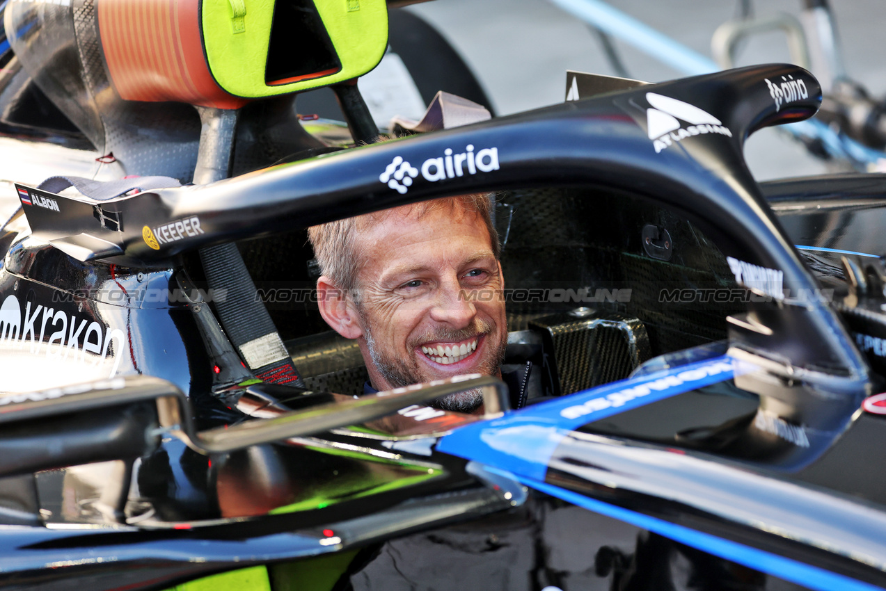 GP LAS VEGAS, Jenson Button (GBR) Sky Sports F1 Presenter / Atlassian Williams Racing Senior Advisor in the Atlassian Williams Racing FW47.

20.11.2025. Formula 1 World Championship, Rd 22, Las Vegas Grand Prix, Las Vegas, Nevada, USA, Practice Day

- www.xpbimages.com, EMail: requests@xpbimages.com © Copyright: Batchelor / XPB Images