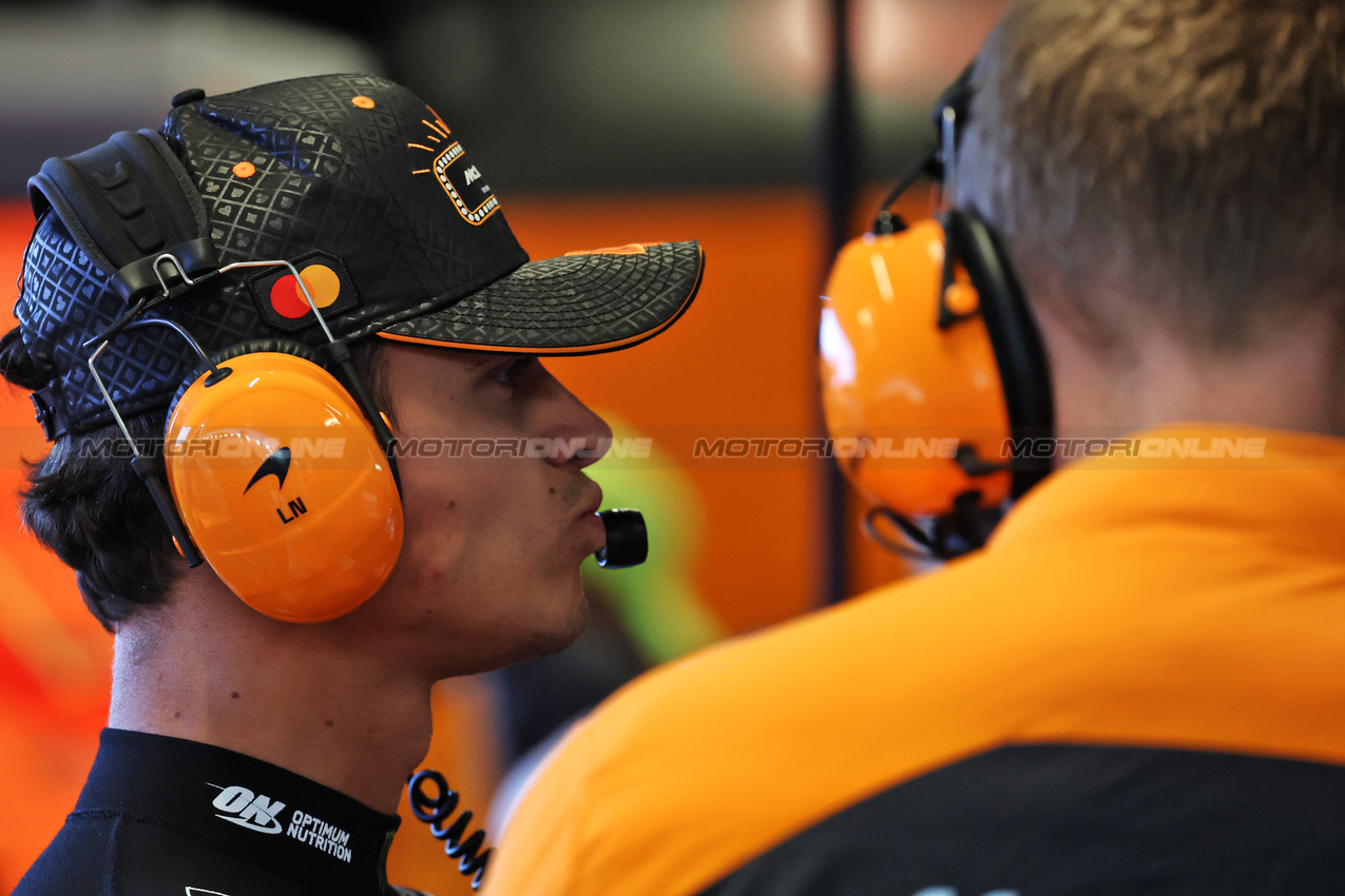 GP LAS VEGAS, Lando Norris (GBR) McLaren.

20.11.2025. Formula 1 World Championship, Rd 22, Las Vegas Grand Prix, Las Vegas, Nevada, USA, Practice Day

- www.xpbimages.com, EMail: requests@xpbimages.com © Copyright: Batchelor / XPB Images