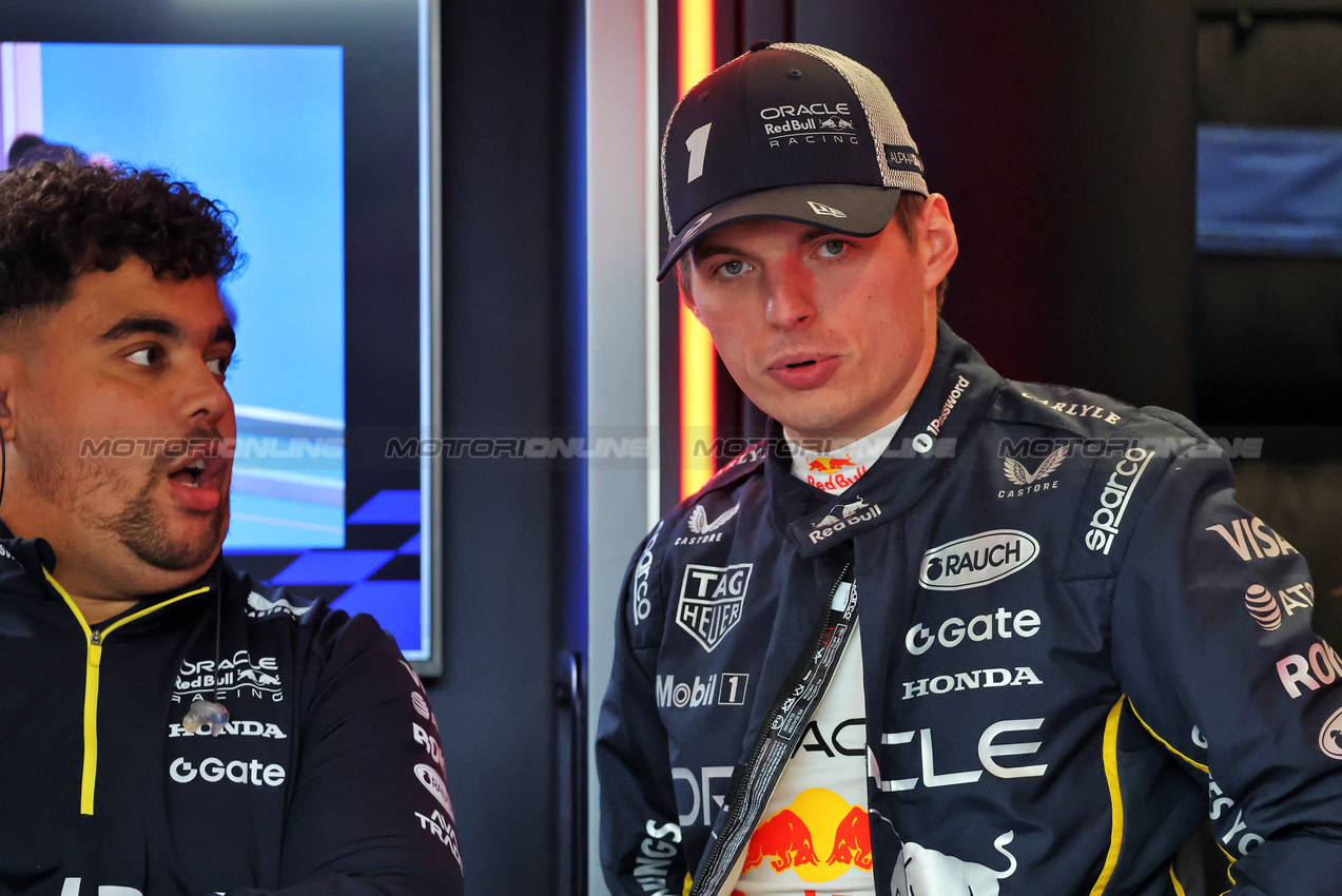 GP LAS VEGAS, Max Verstappen (NLD) Red Bull Racing.

20.11.2025. Formula 1 World Championship, Rd 22, Las Vegas Grand Prix, Las Vegas, Nevada, USA, Practice Day

- www.xpbimages.com, EMail: requests@xpbimages.com © Copyright: Batchelor / XPB Images