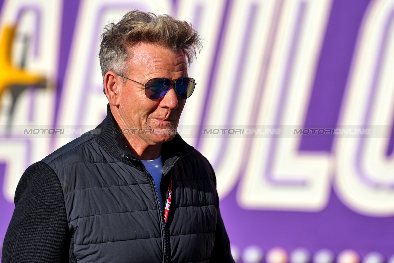 GP LAS VEGAS, Gordon Ramsay (GBR) Celebrity Chef.

20.11.2025. Formula 1 World Championship, Rd 22, Las Vegas Grand Prix, Las Vegas, Nevada, USA, Practice Day

- www.xpbimages.com, EMail: requests@xpbimages.com © Copyright: Batchelor / XPB Images