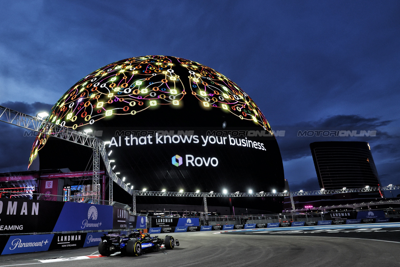 GP LAS VEGAS, Carlos Sainz (ESP) Atlassian Williams Racing FW47.

20.11.2025. Formula 1 World Championship, Rd 22, Las Vegas Grand Prix, Las Vegas, Nevada, USA, Practice Day

- www.xpbimages.com, EMail: requests@xpbimages.com © Copyright: Bearne / XPB Images