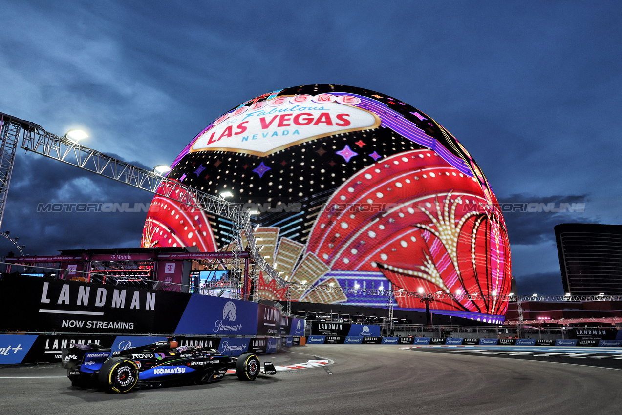 GP LAS VEGAS, Alexander Albon (THA) Atlassian Williams Racing FW47.

20.11.2025. Formula 1 World Championship, Rd 22, Las Vegas Grand Prix, Las Vegas, Nevada, USA, Practice Day

- www.xpbimages.com, EMail: requests@xpbimages.com © Copyright: Bearne / XPB Images