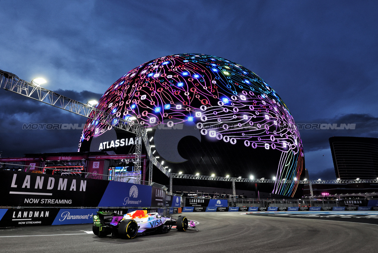 GP LAS VEGAS, Liam Lawson (NZL) Racing Bulls VCARB 02.
20.11.2025. Formula 1 World Championship, Rd 22, Las Vegas Grand Prix, Las Vegas, Nevada, USA, Practice Day
- www.xpbimages.com, EMail: requests@xpbimages.com © Copyright: Bearne / XPB Images