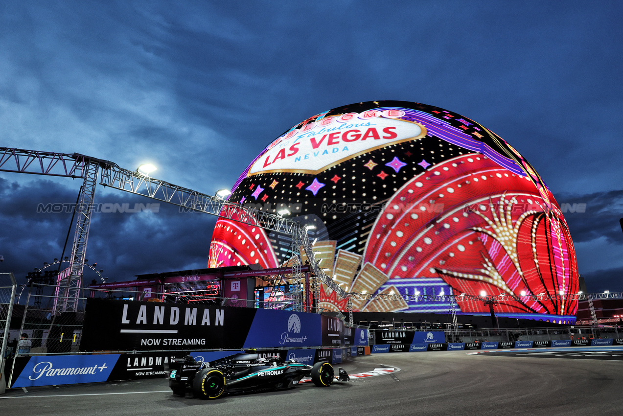 GP LAS VEGAS, Andrea Kimi Antonelli (ITA) Mercedes AMG F1 W16.

20.11.2025. Formula 1 World Championship, Rd 22, Las Vegas Grand Prix, Las Vegas, Nevada, USA, Practice Day

- www.xpbimages.com, EMail: requests@xpbimages.com © Copyright: Bearne / XPB Images
