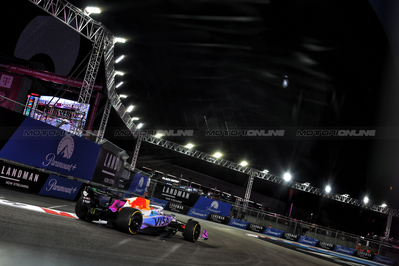 GP LAS VEGAS, Isack Hadjar (FRA) Racing Bulls VCARB 02.

20.11.2025. Formula 1 World Championship, Rd 22, Las Vegas Grand Prix, Las Vegas, Nevada, USA, Practice Day

- www.xpbimages.com, EMail: requests@xpbimages.com © Copyright: Bearne / XPB Images