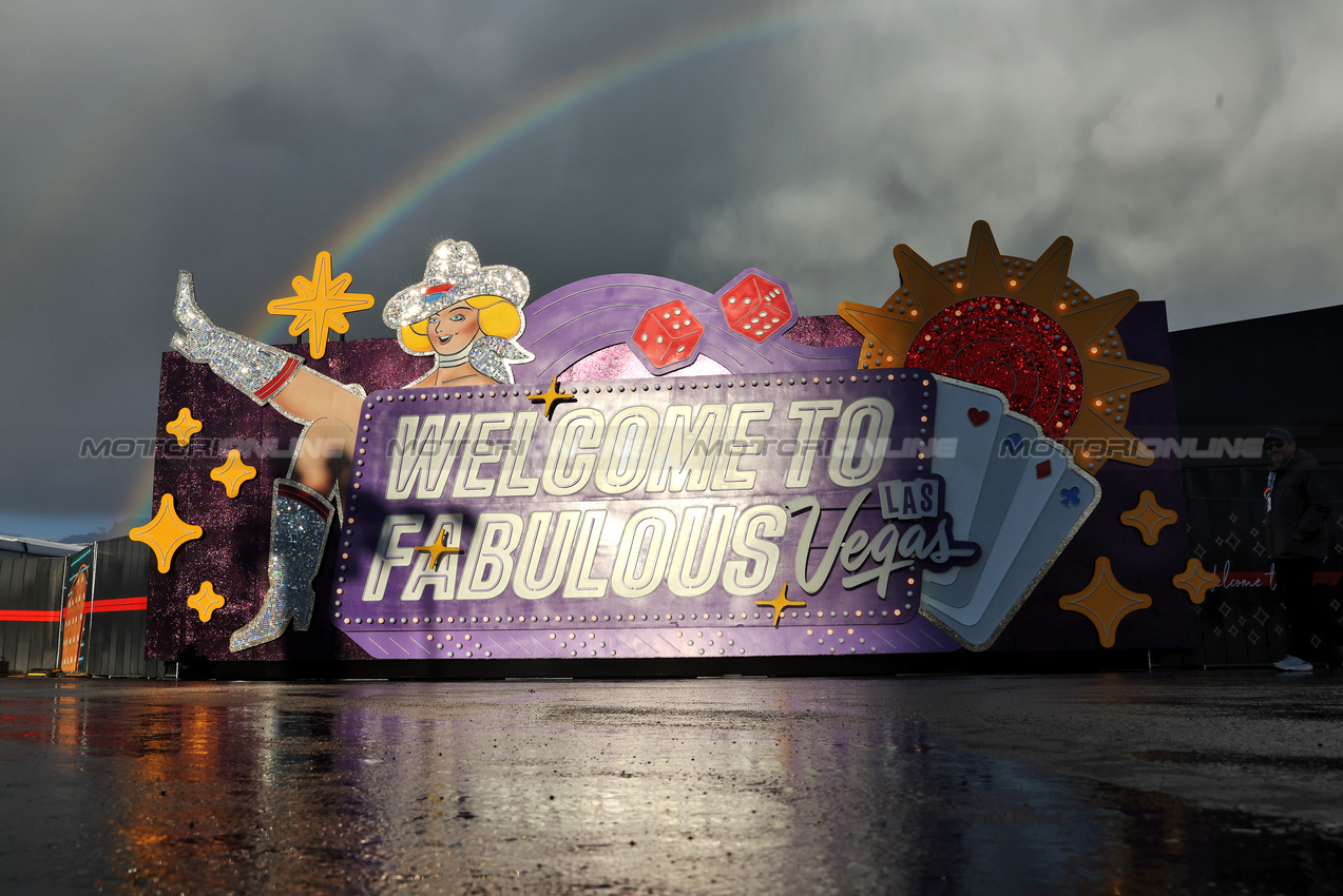 GP LAS VEGAS, Circuit Atmosfera - Welcome to Las Vegas sign in the paddock e a rainbow.
19.11.2025. Formula 1 World Championship, Rd 22, Las Vegas Grand Prix, Las Vegas, Nevada, USA, Preparation Day.
- www.xpbimages.com, EMail: requests@xpbimages.com © Copyright: Bearne / XPB Images