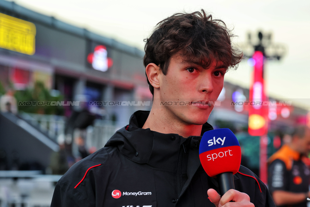 GP LAS VEGAS, Oliver Bearman (GBR) Haas F1 Team.
19.11.2025. Formula 1 World Championship, Rd 22, Las Vegas Grand Prix, Las Vegas, Nevada, USA, Preparation Day.
- www.xpbimages.com, EMail: requests@xpbimages.com © Copyright: Moy / XPB Images