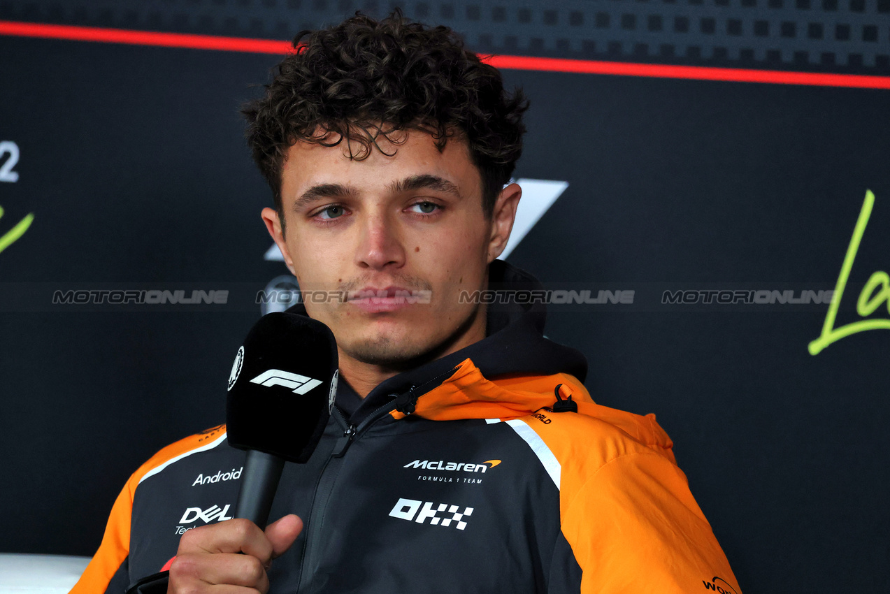 GP LAS VEGAS, Lando Norris (GBR) McLaren in the FIA Press Conference.

19.11.2025. Formula 1 World Championship, Rd 22, Las Vegas Grand Prix, Las Vegas, Nevada, USA, Preparation Day.

- www.xpbimages.com, EMail: requests@xpbimages.com © Copyright: Moy / XPB Images