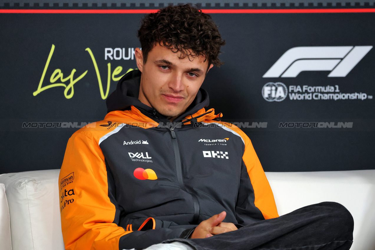 GP LAS VEGAS, Lando Norris (GBR) McLaren in the FIA Press Conference.

19.11.2025. Formula 1 World Championship, Rd 22, Las Vegas Grand Prix, Las Vegas, Nevada, USA, Preparation Day.

- www.xpbimages.com, EMail: requests@xpbimages.com © Copyright: Moy / XPB Images