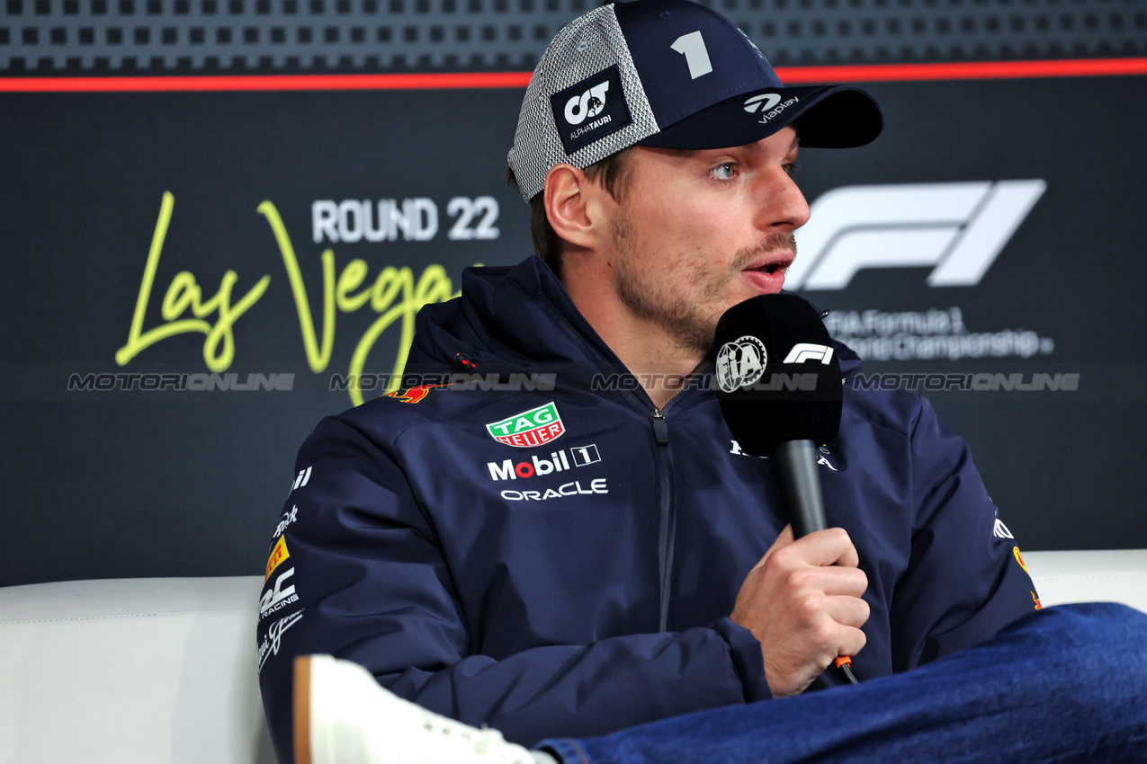GP LAS VEGAS, Max Verstappen (NLD) Red Bull Racing in the FIA Press Conference.

19.11.2025. Formula 1 World Championship, Rd 22, Las Vegas Grand Prix, Las Vegas, Nevada, USA, Preparation Day.

- www.xpbimages.com, EMail: requests@xpbimages.com © Copyright: Bearne / XPB Images