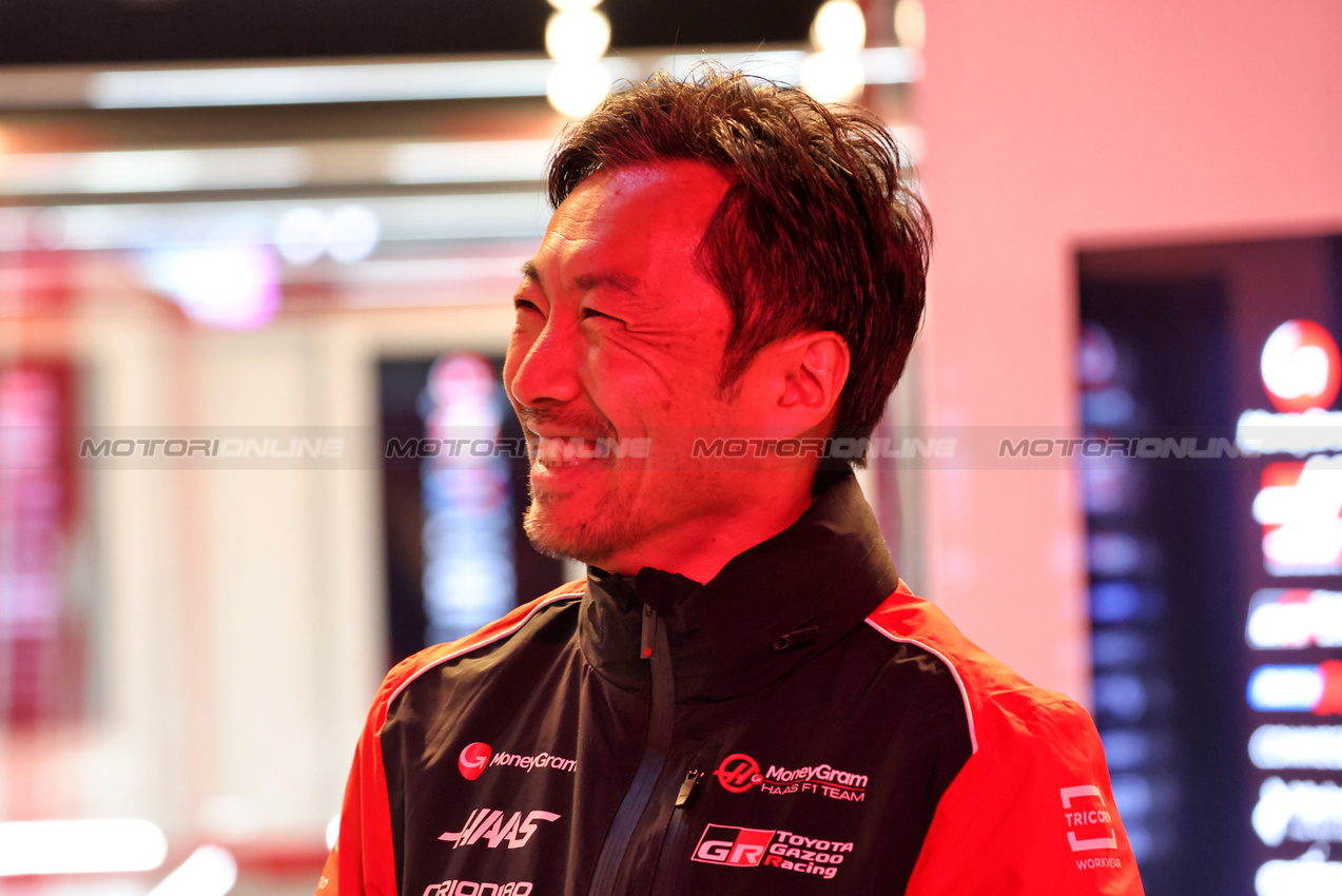 GP LAS VEGAS, Ayao Komatsu (JPN) Haas F1 Team Principal.
19.11.2025. Formula 1 World Championship, Rd 22, Las Vegas Grand Prix, Las Vegas, Nevada, USA, Preparation Day.
- www.xpbimages.com, EMail: requests@xpbimages.com © Copyright: Bearne / XPB Images