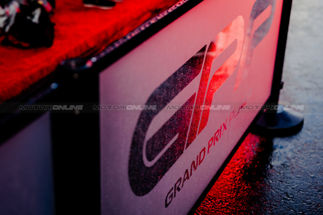 GP LAS VEGAS, Paddock Atmosfera.

19.11.2025. Formula 1 World Championship, Rd 22, Las Vegas Grand Prix, Las Vegas, Nevada, USA, Preparation Day.

 - www.xpbimages.com, EMail: requests@xpbimages.com © Copyright: Patching / XPB Images