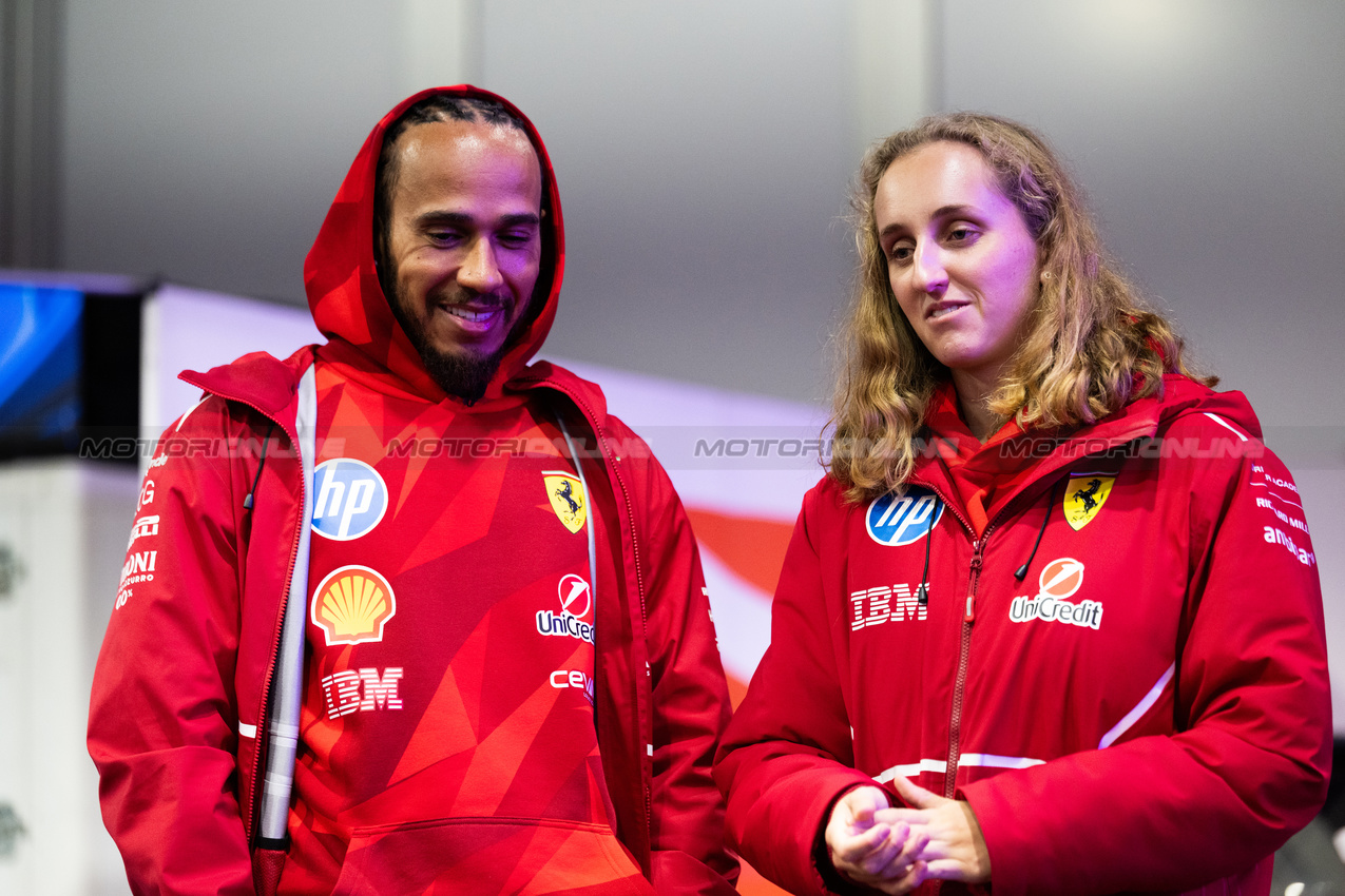 GP LAS VEGAS, (L to R): Lewis Hamilton (GBR) Ferrari with Maya Weug (NLD) MP Motorsport F1 Academy Driver.

19.11.2025. Formula 1 World Championship, Rd 22, Las Vegas Grand Prix, Las Vegas, Nevada, USA, Preparation Day.

- www.xpbimages.com, EMail: requests@xpbimages.com © Copyright: Price	/ XPB Images