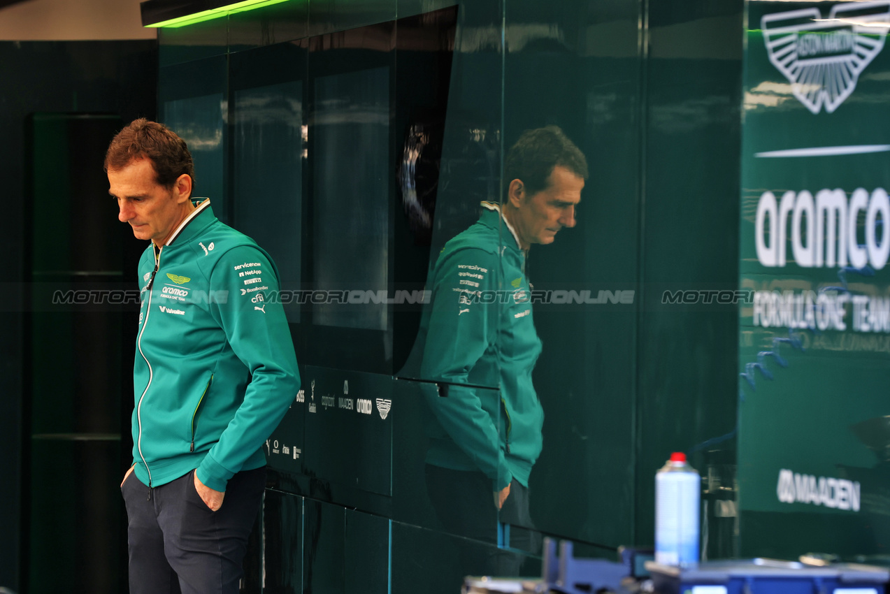 GP LAS VEGAS, Pedro De La Rosa (ESP) Aston Martin F1 Team, Team Ambassador.

19.11.2025. Formula 1 World Championship, Rd 22, Las Vegas Grand Prix, Las Vegas, Nevada, USA, Preparation Day.

 - www.xpbimages.com, EMail: requests@xpbimages.com © Copyright: Patching / XPB Images